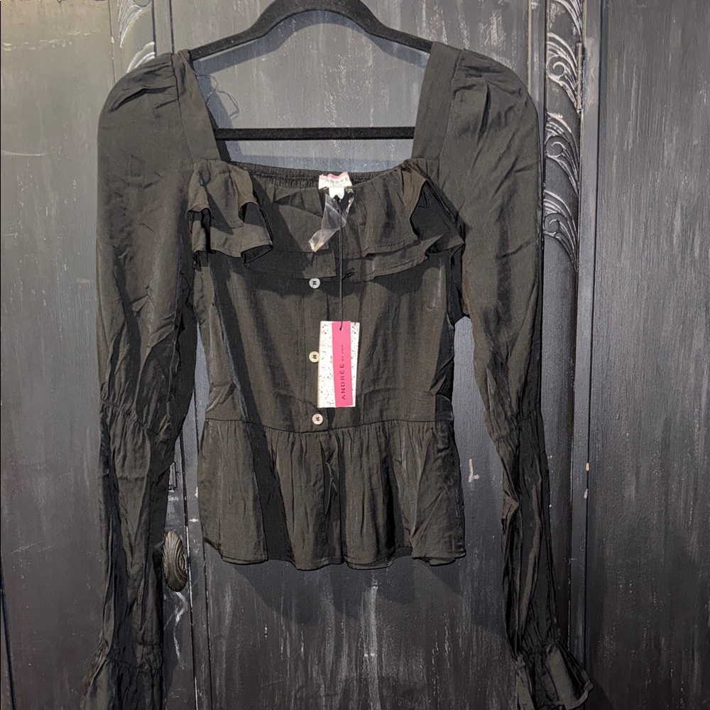 ANDREE BY UNIT Black Ruffled Blouse
